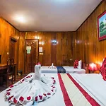 Neak Pean Hotel - Wooden House