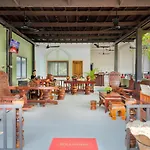 Reveal Courtyard In Reveal Angkor