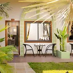 Reveal Courtyard In Reveal Angkor