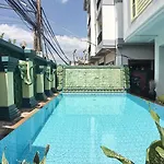 Cozycloud Backpackers Hostel