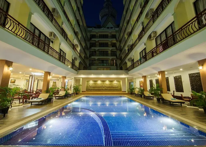 Smiling Deluxe Hotel