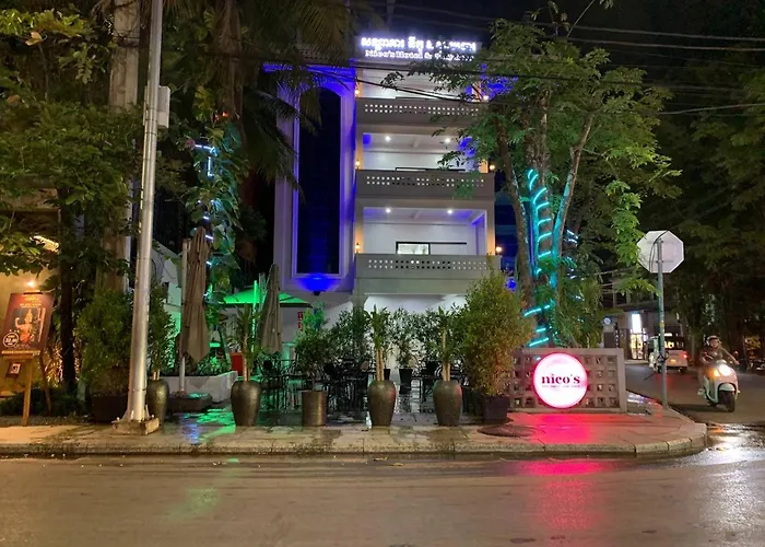 Nico\'S Hotel And Skybar