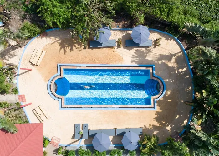Barefoot Backpacker Resort