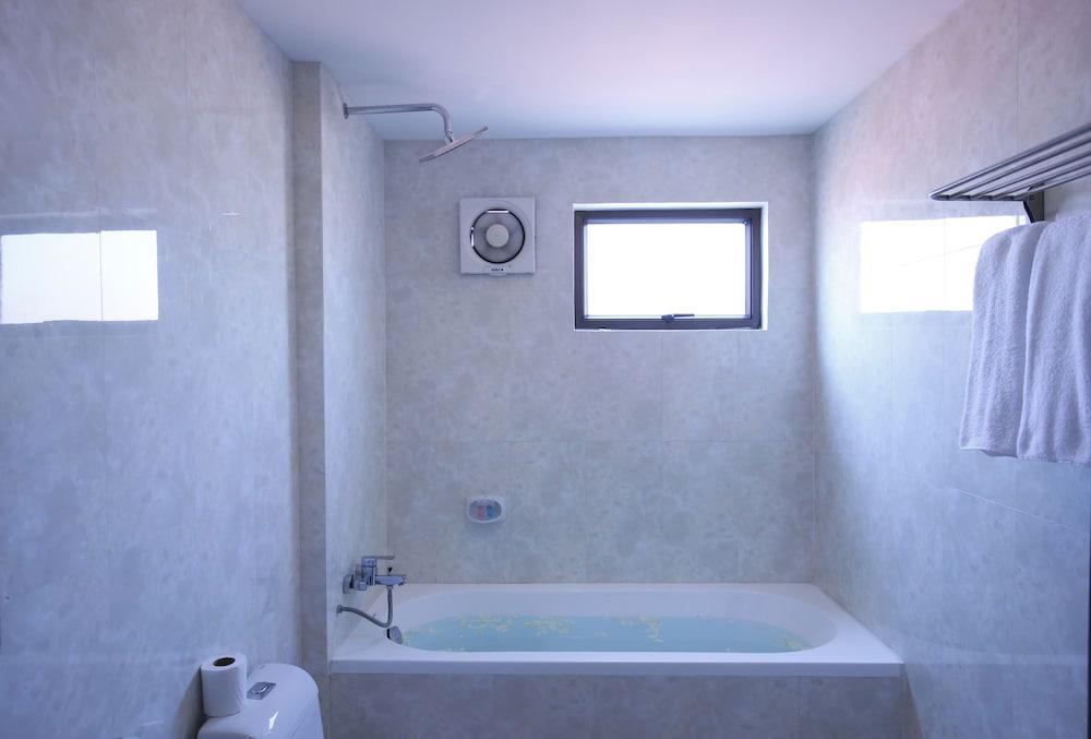 Holy Angkor Deluxe Hotel