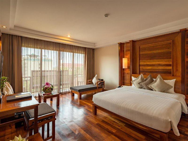 Angkor Miracle Reflection Club