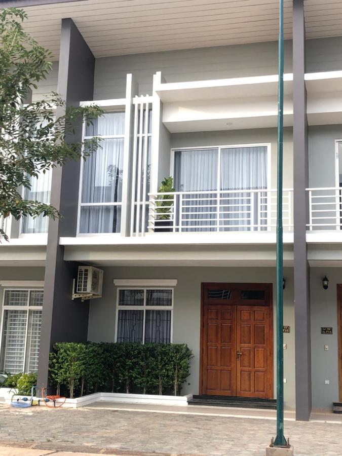 Fame 2 King Size Beds Plus Free Wifi Siem Reap