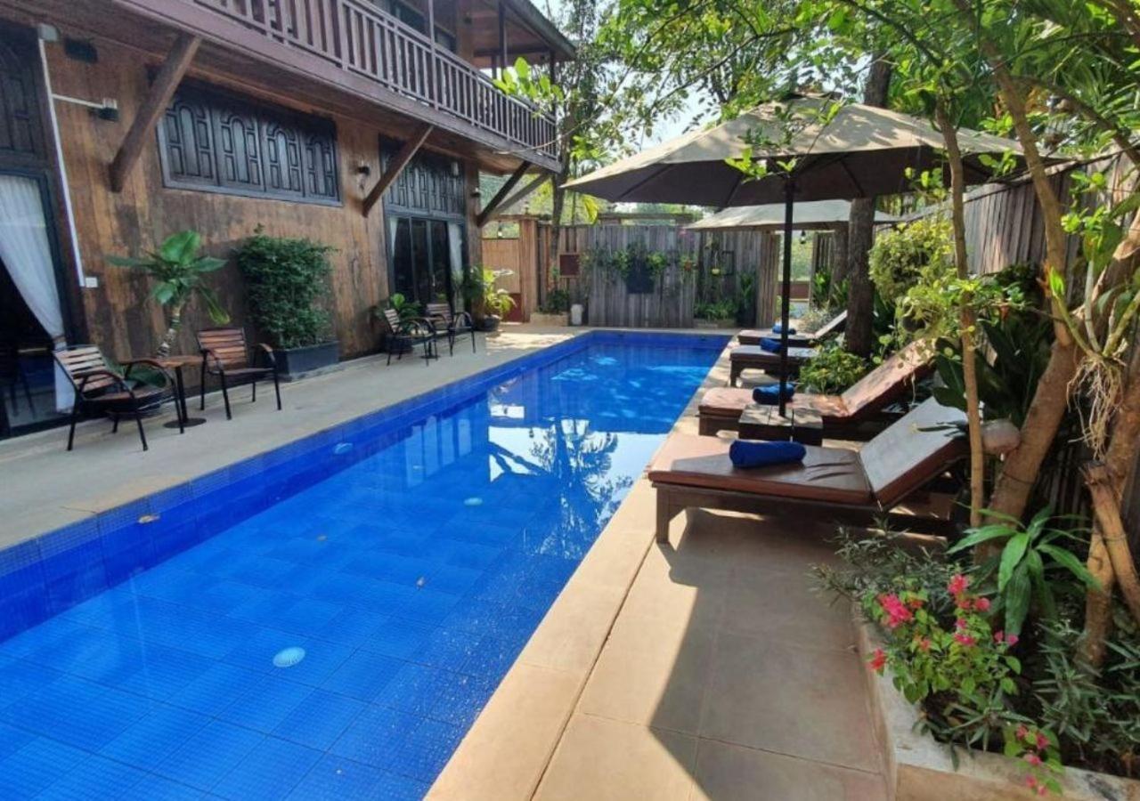 Hotel Three Little Birds 3*