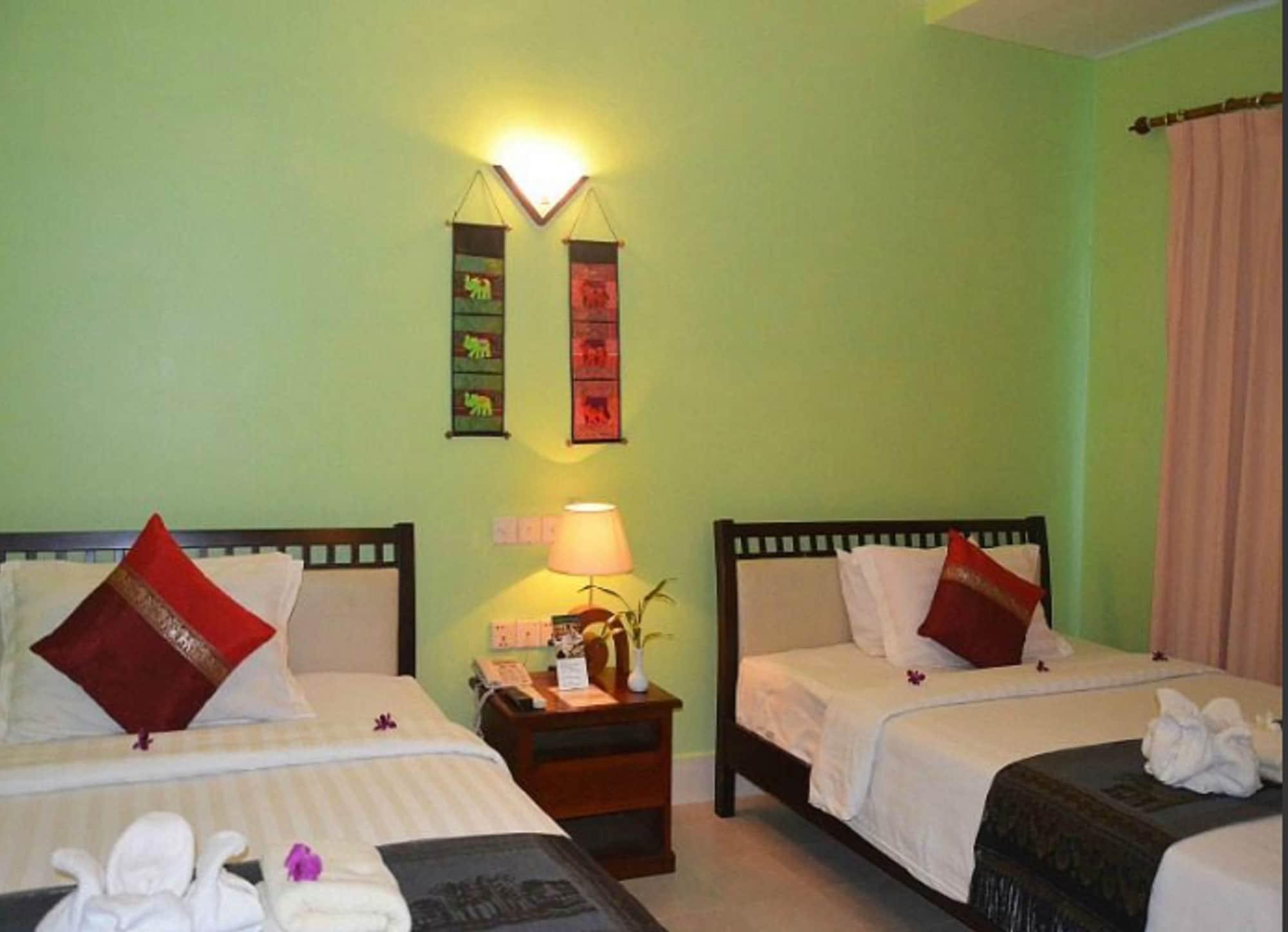 Parklane Khách sạn 3*