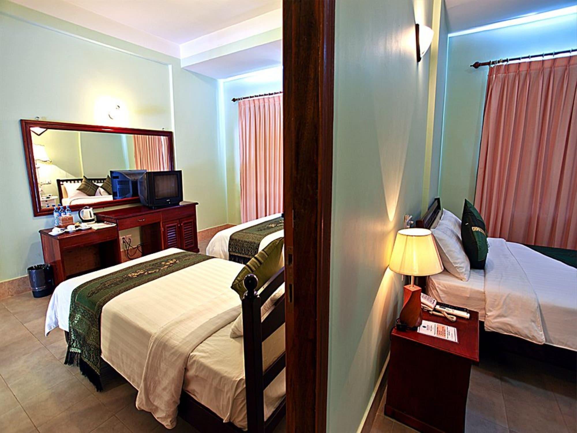 Khách sạn Parklane 3*