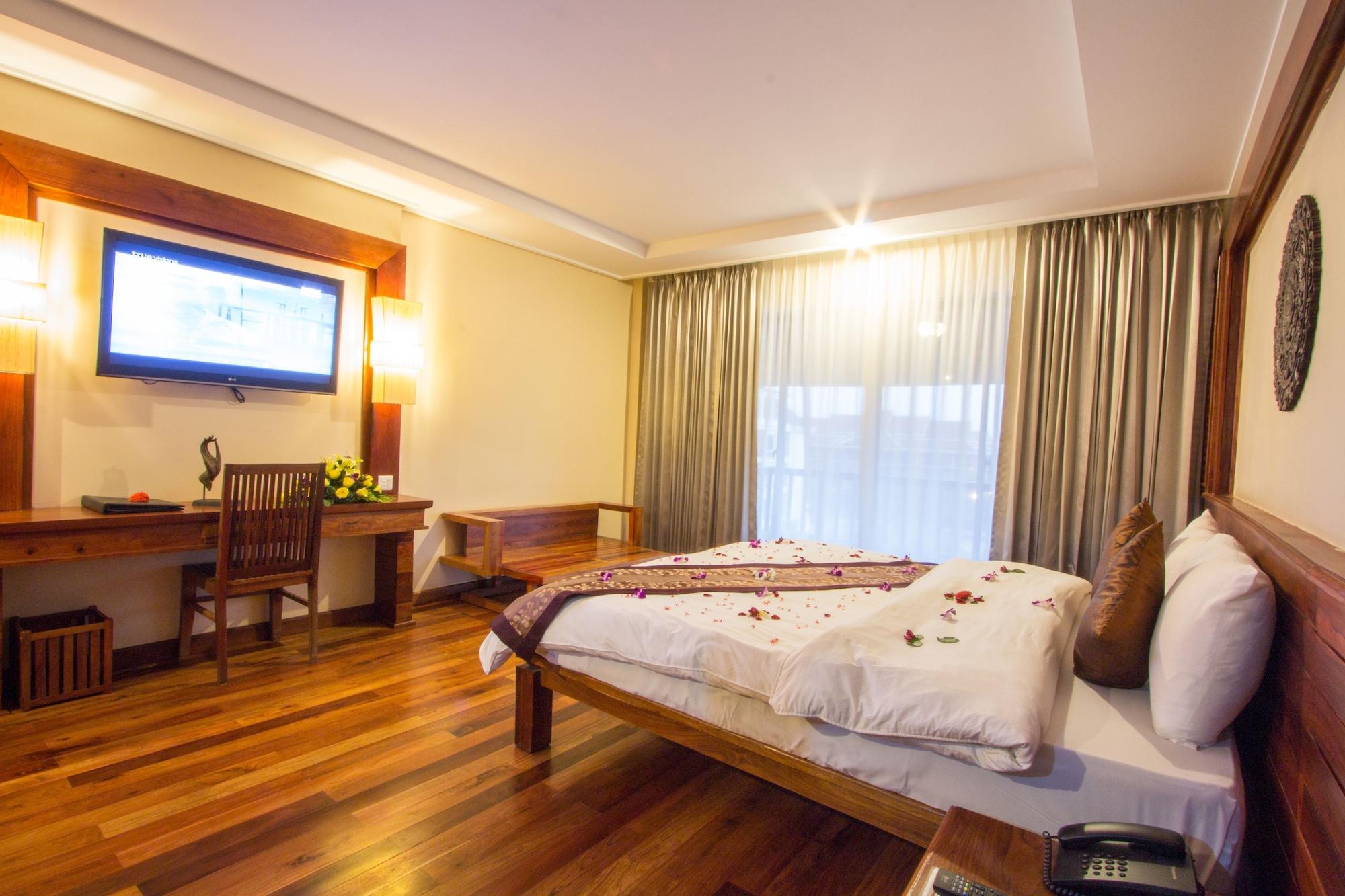 Royal Empire Premium Hotel 4*
