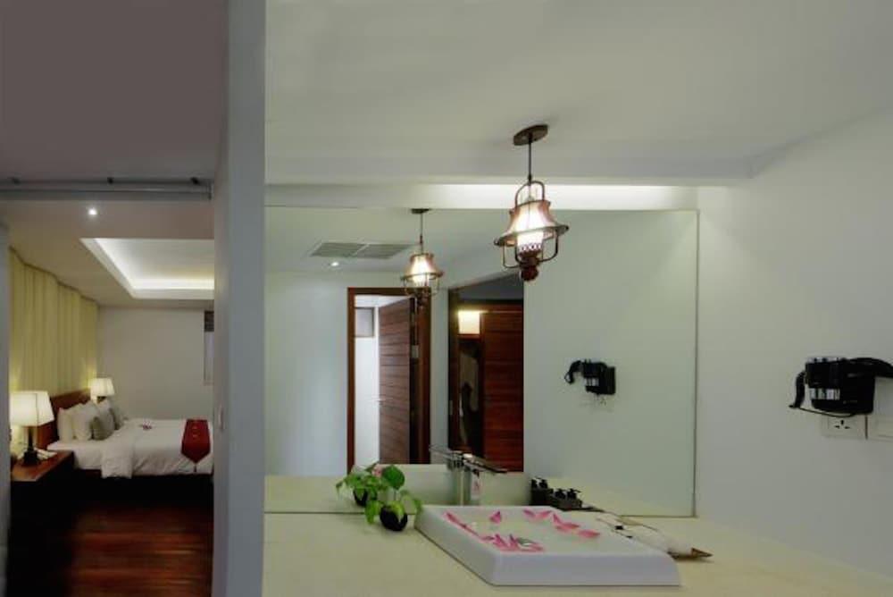 King Rock Hotel