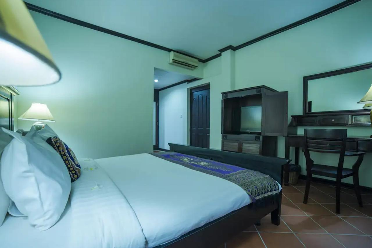 Grand Sunset Angkor