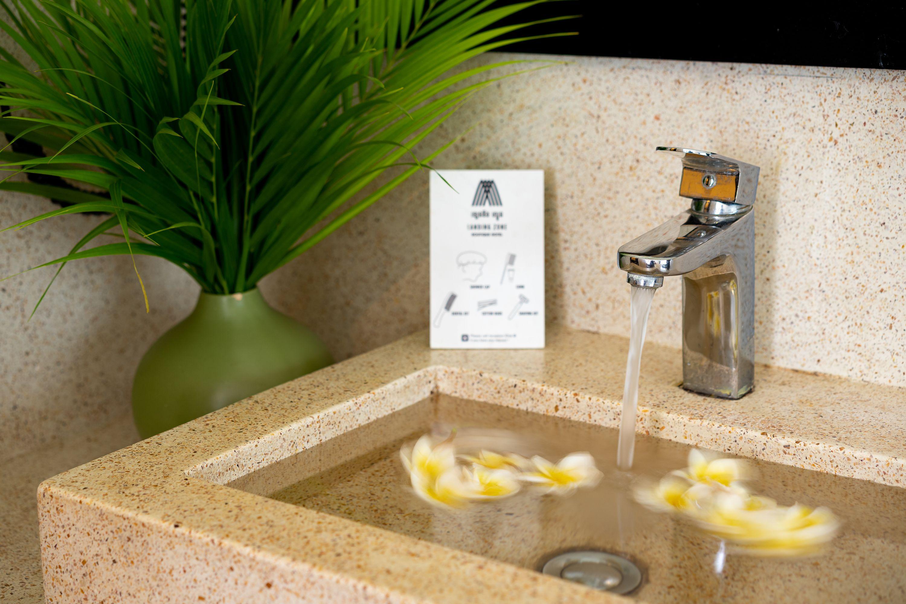 Khách sạn Landing Zone Boutique 4*