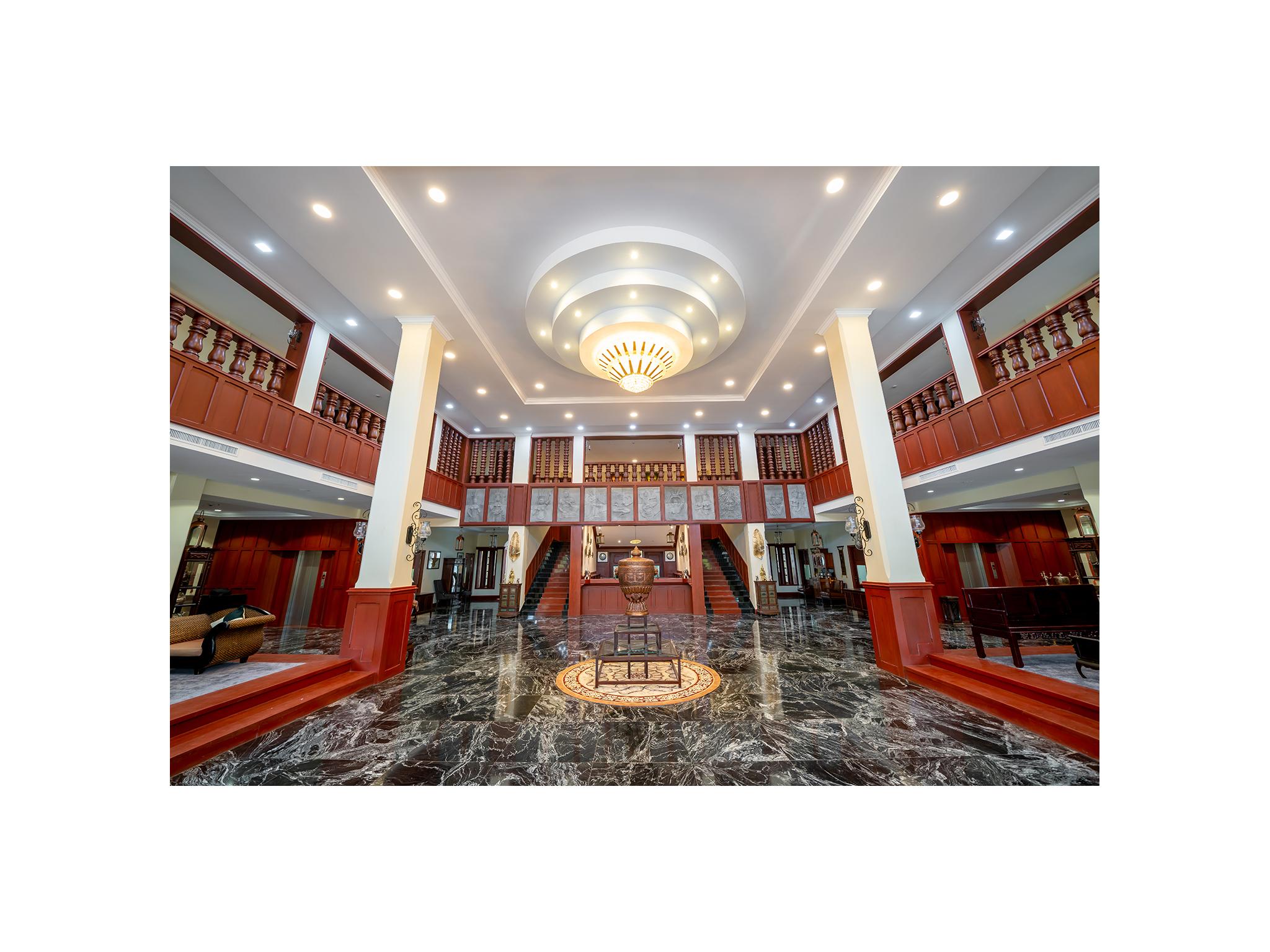 De La Renaissance Hotel 5*