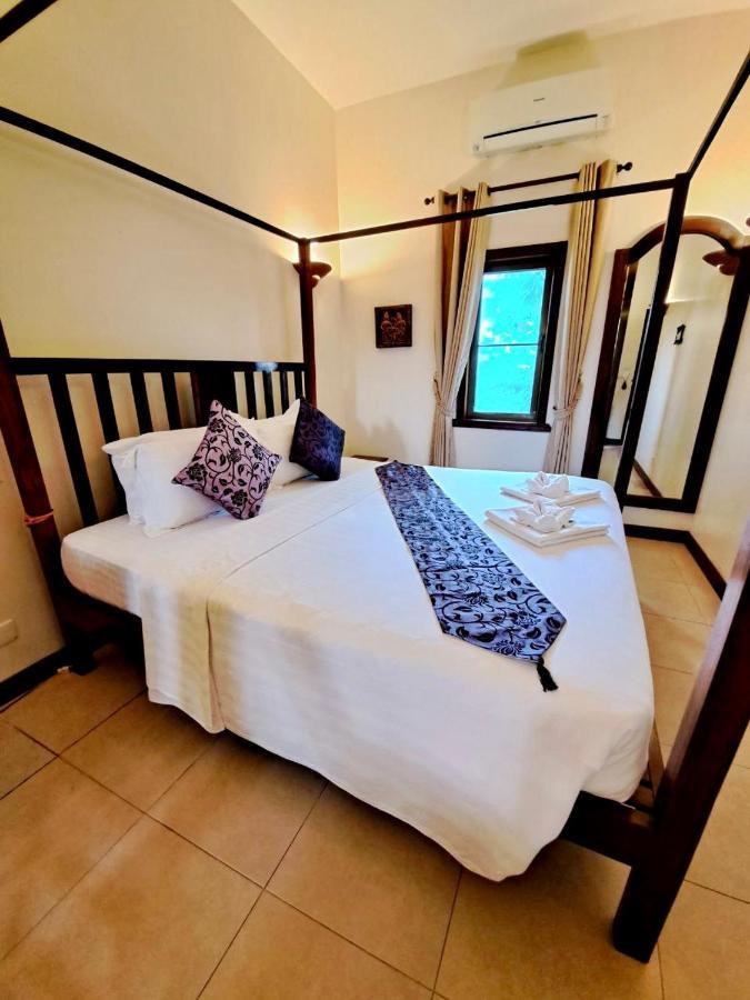 Hotel Den Totonou 3*