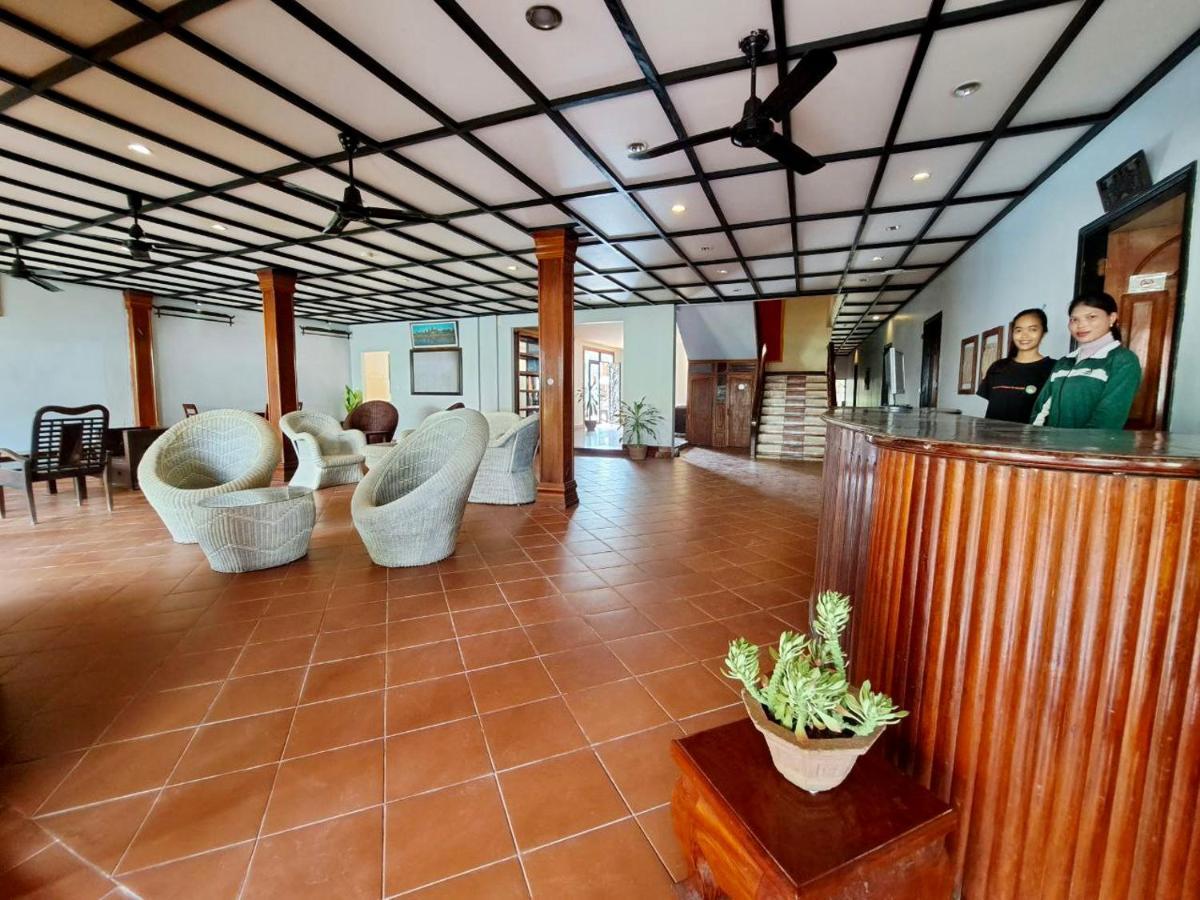 Hotel Den Totonou