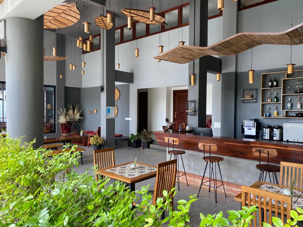 Yani Hotel