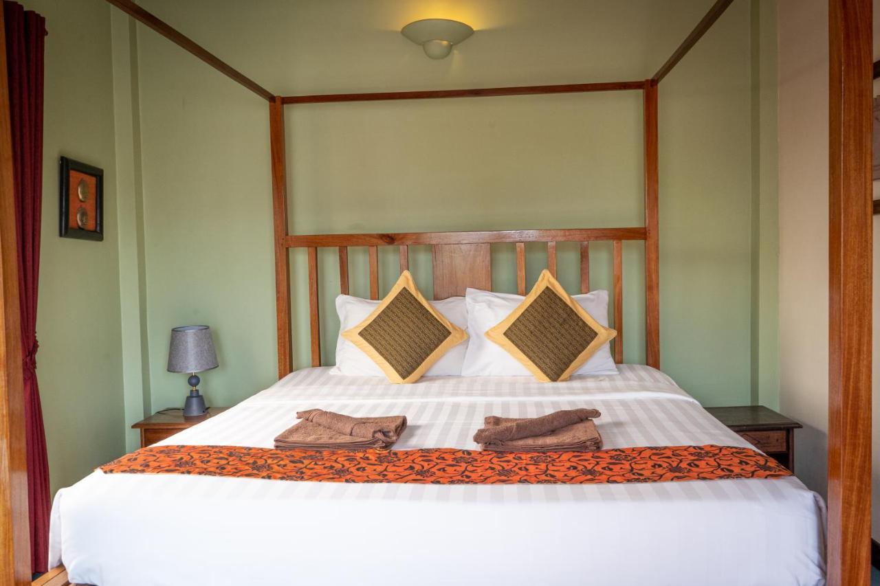 Den Totonou Hotel