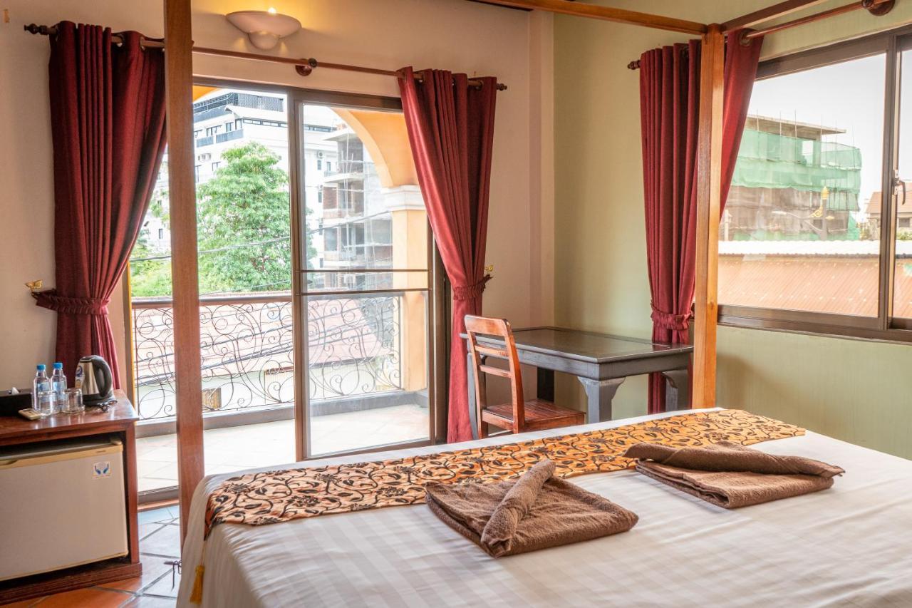 Den Totonou Hotel