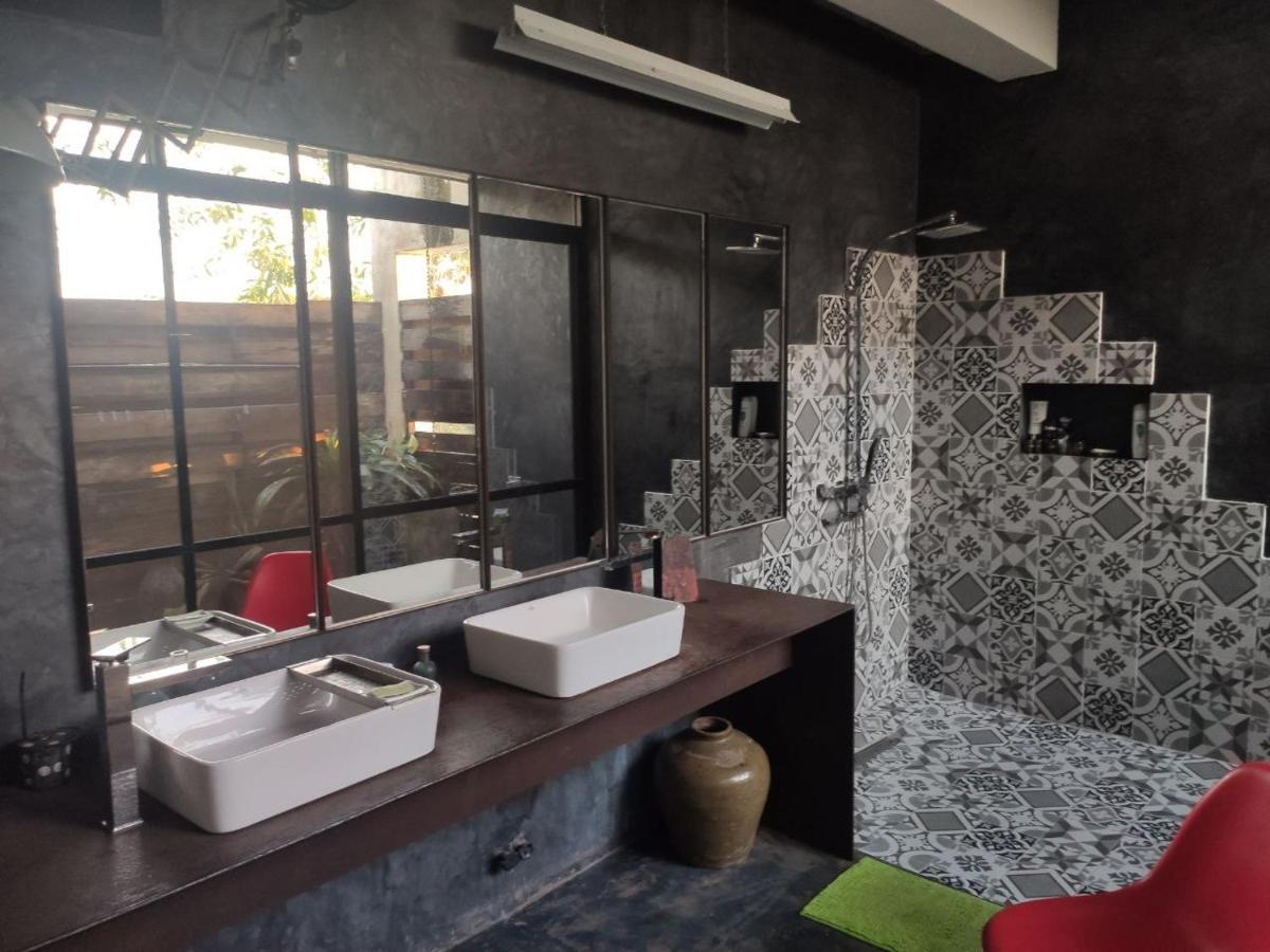 Villa Redbox House