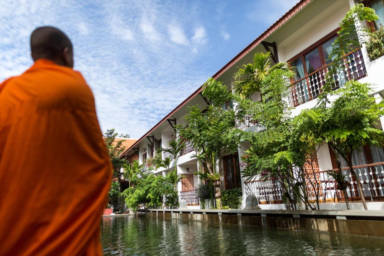 Montra Nivesha And Art Hotel 4*