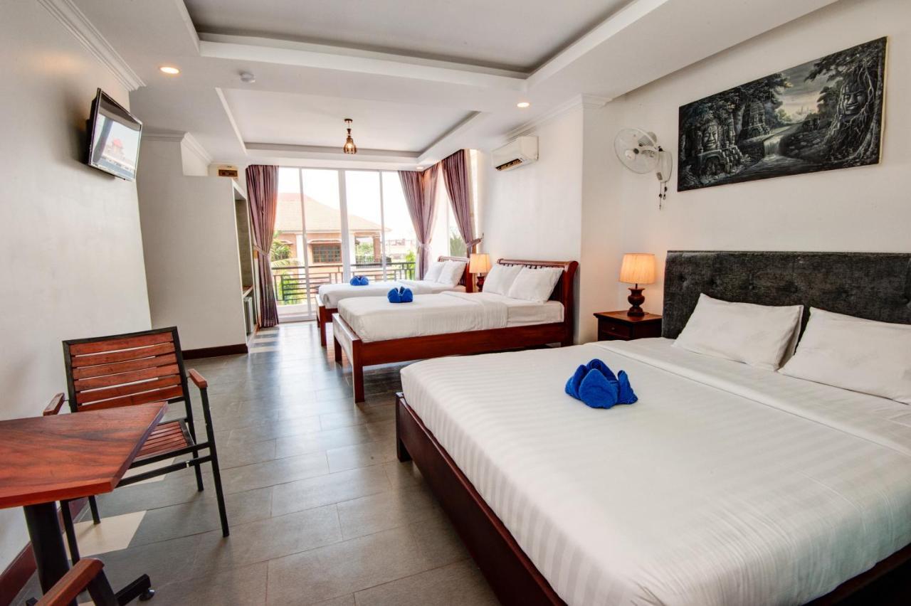 Mad Monkey Albergue