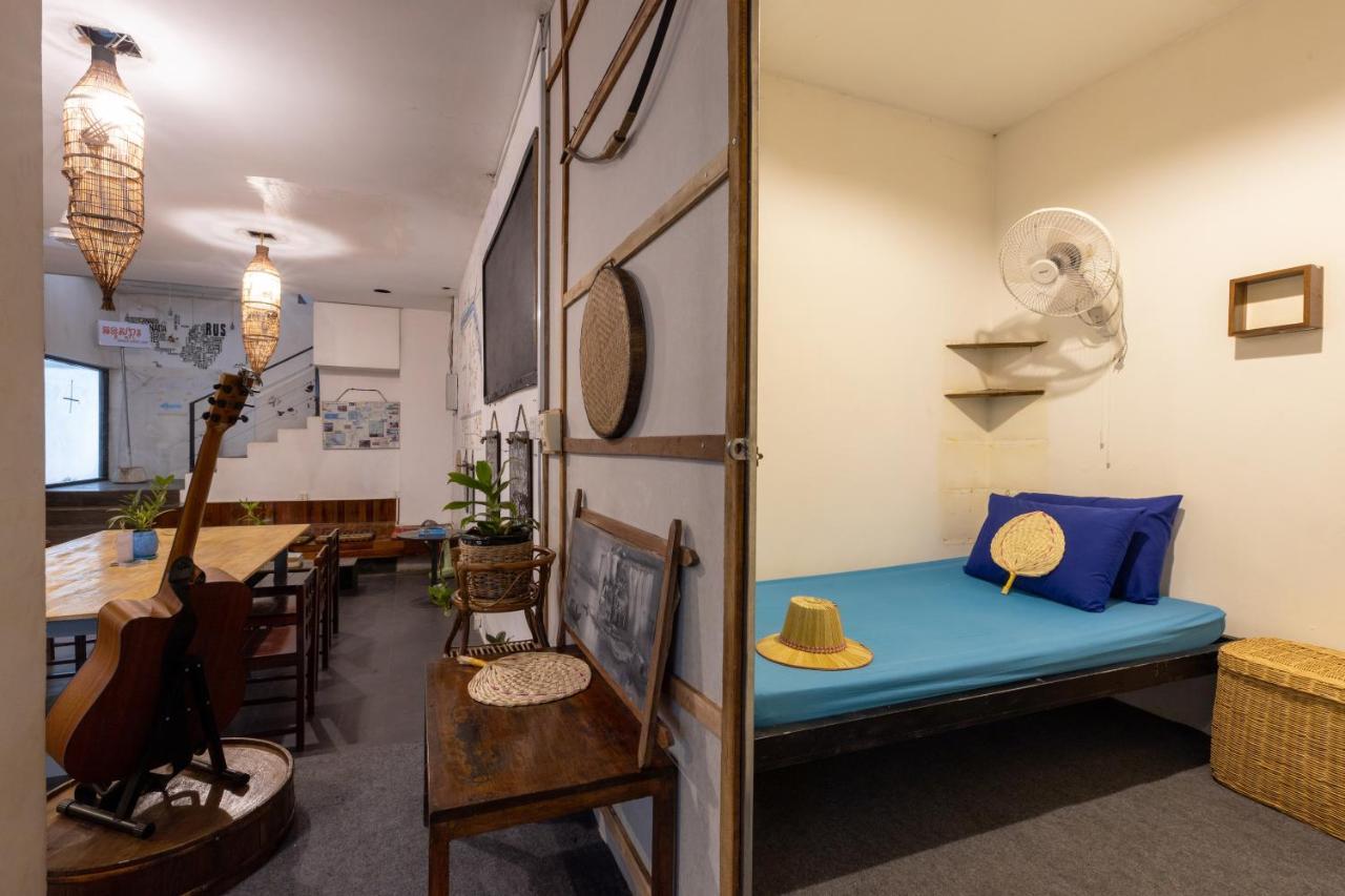 World Walkers, Homestay