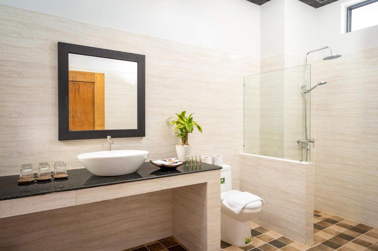 Hotel Reveal Courtyard In Reveal Angkor