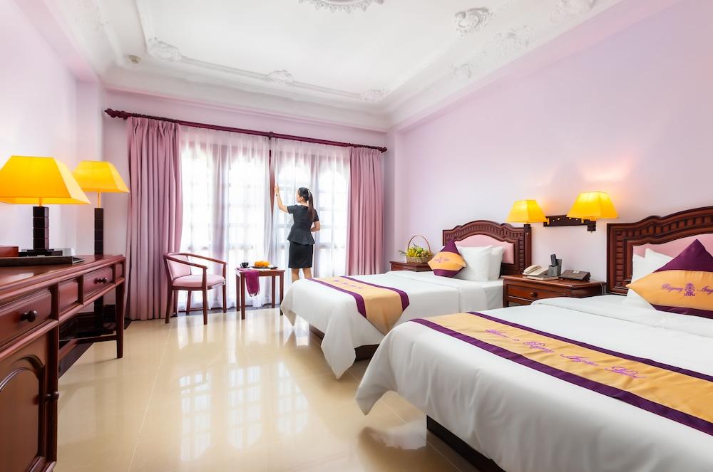 Regency Angkor 5*