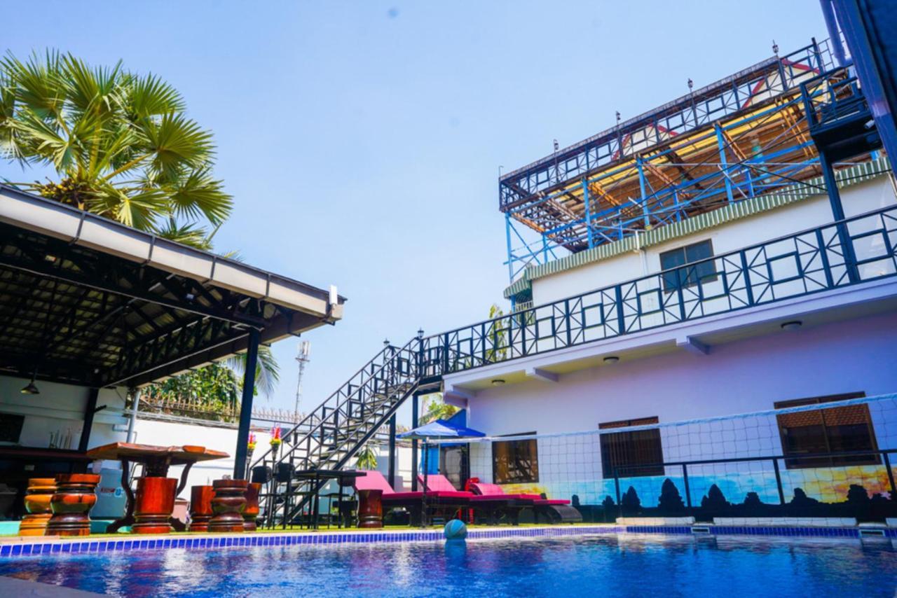 Purple Panda Hostel *