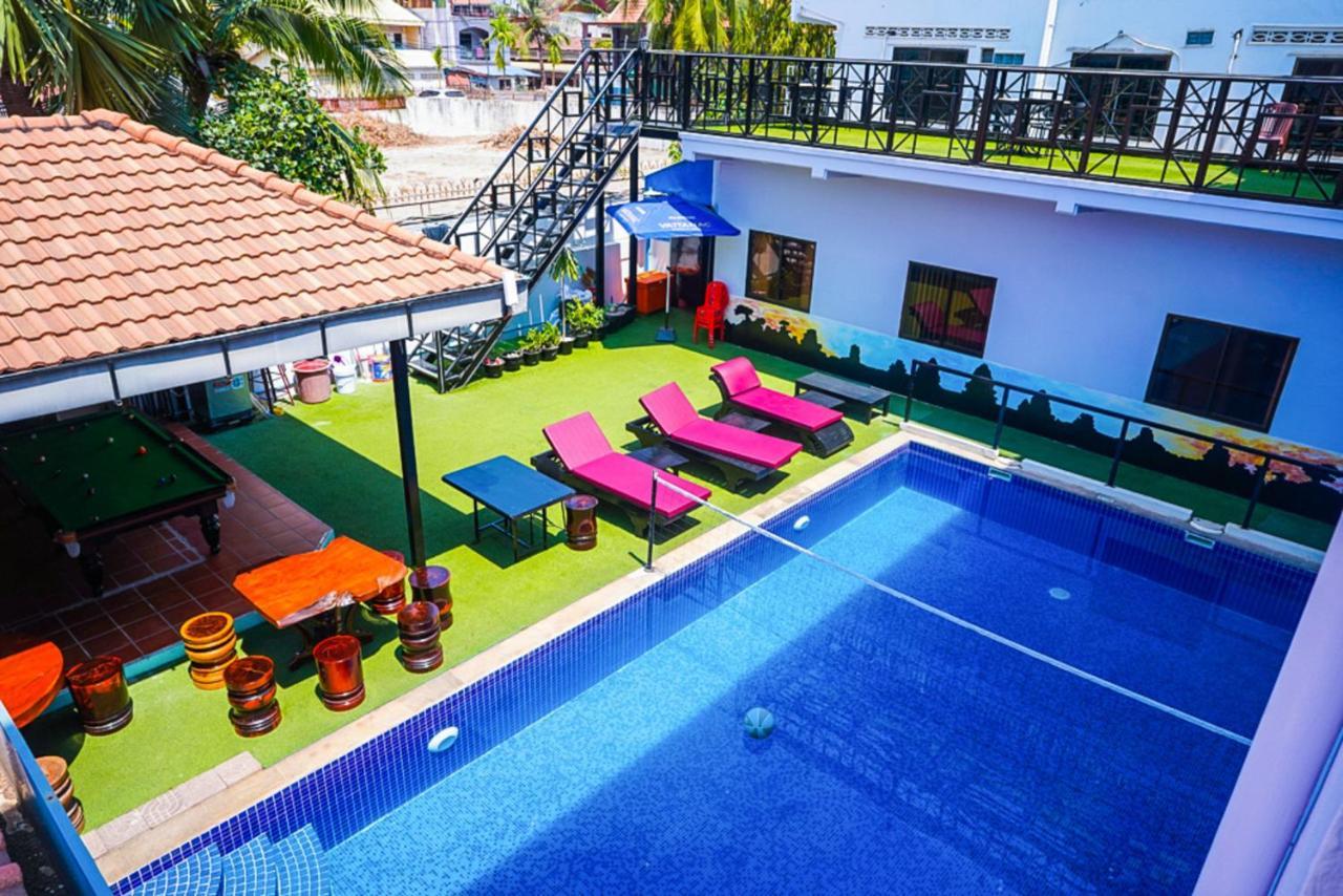 Purple Panda Hostel *