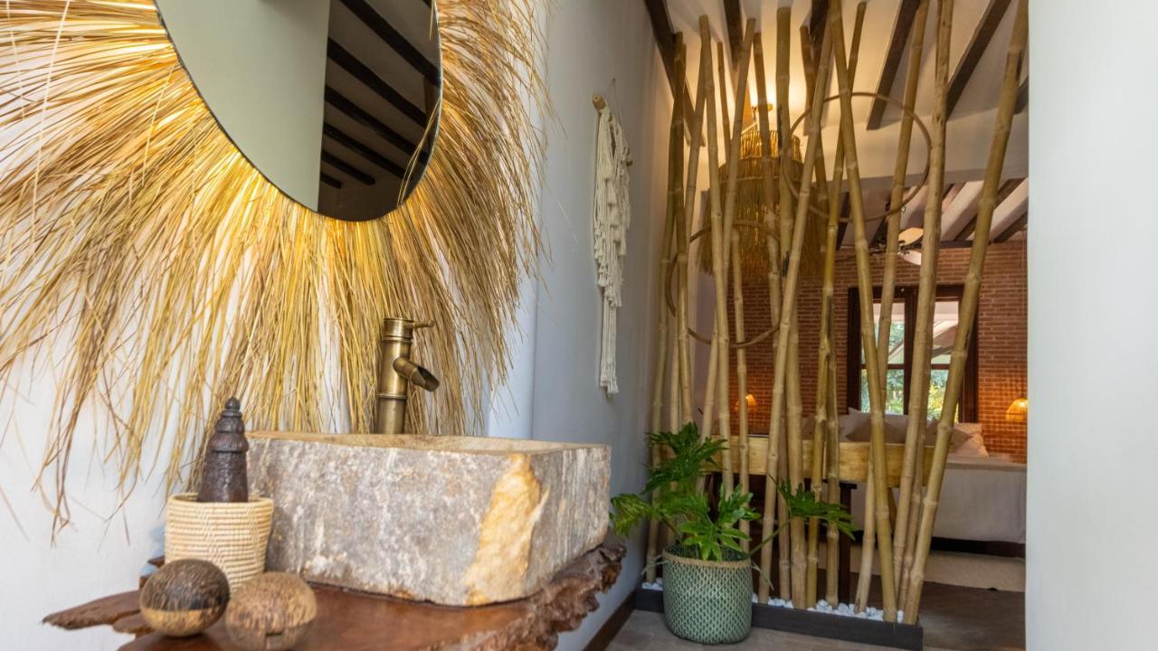 Hotel Through The Looking Glass Wellness Retreat