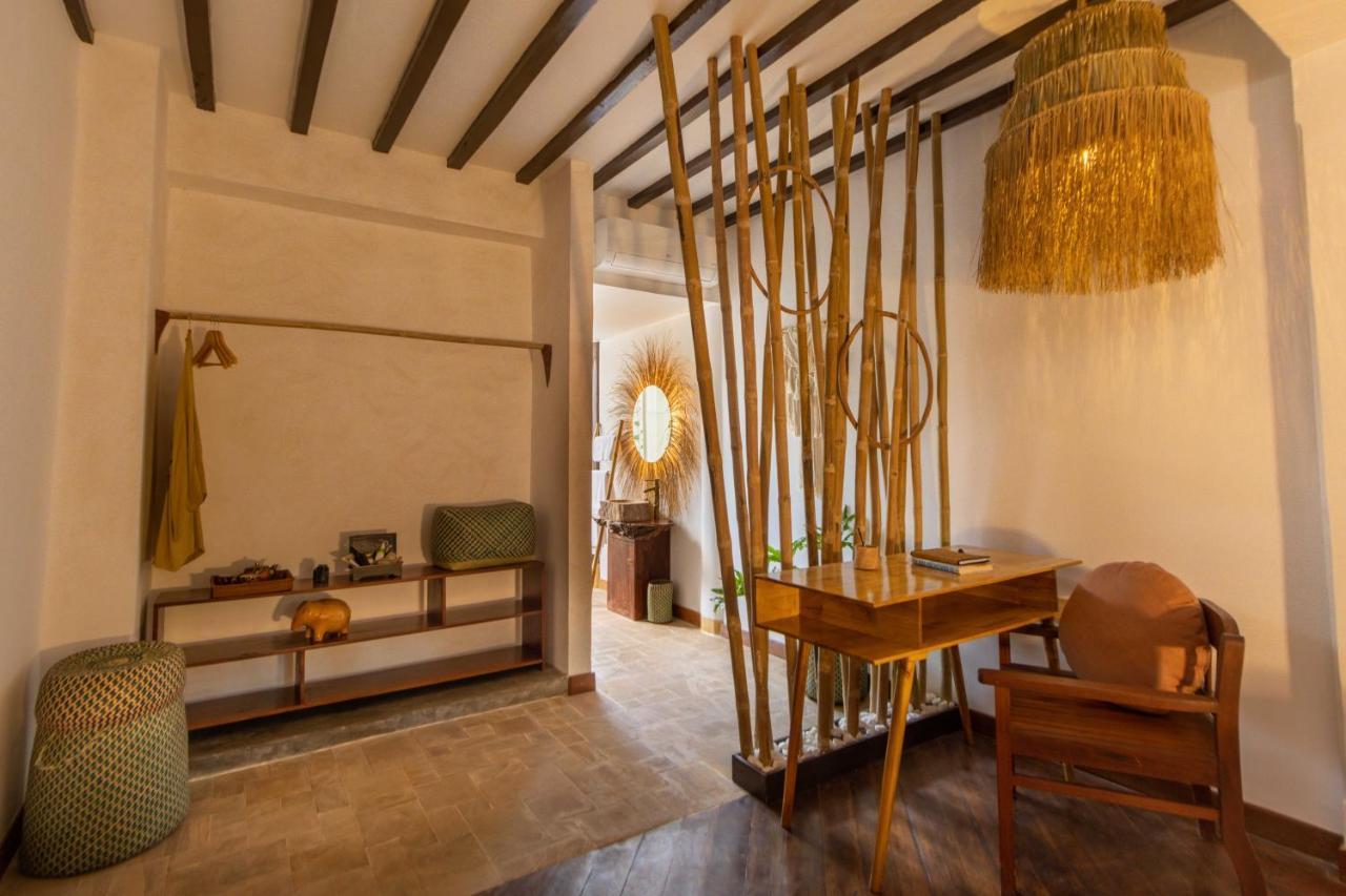 Hotel Through The Looking Glass Wellness Retreat