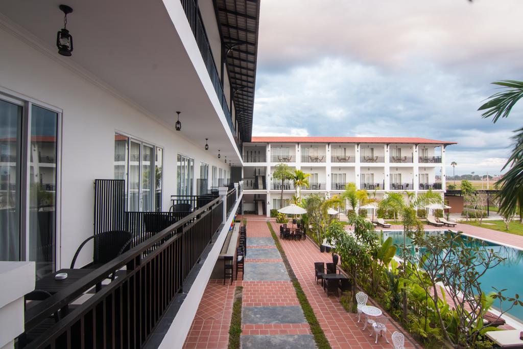 Crown Angkor & 4*