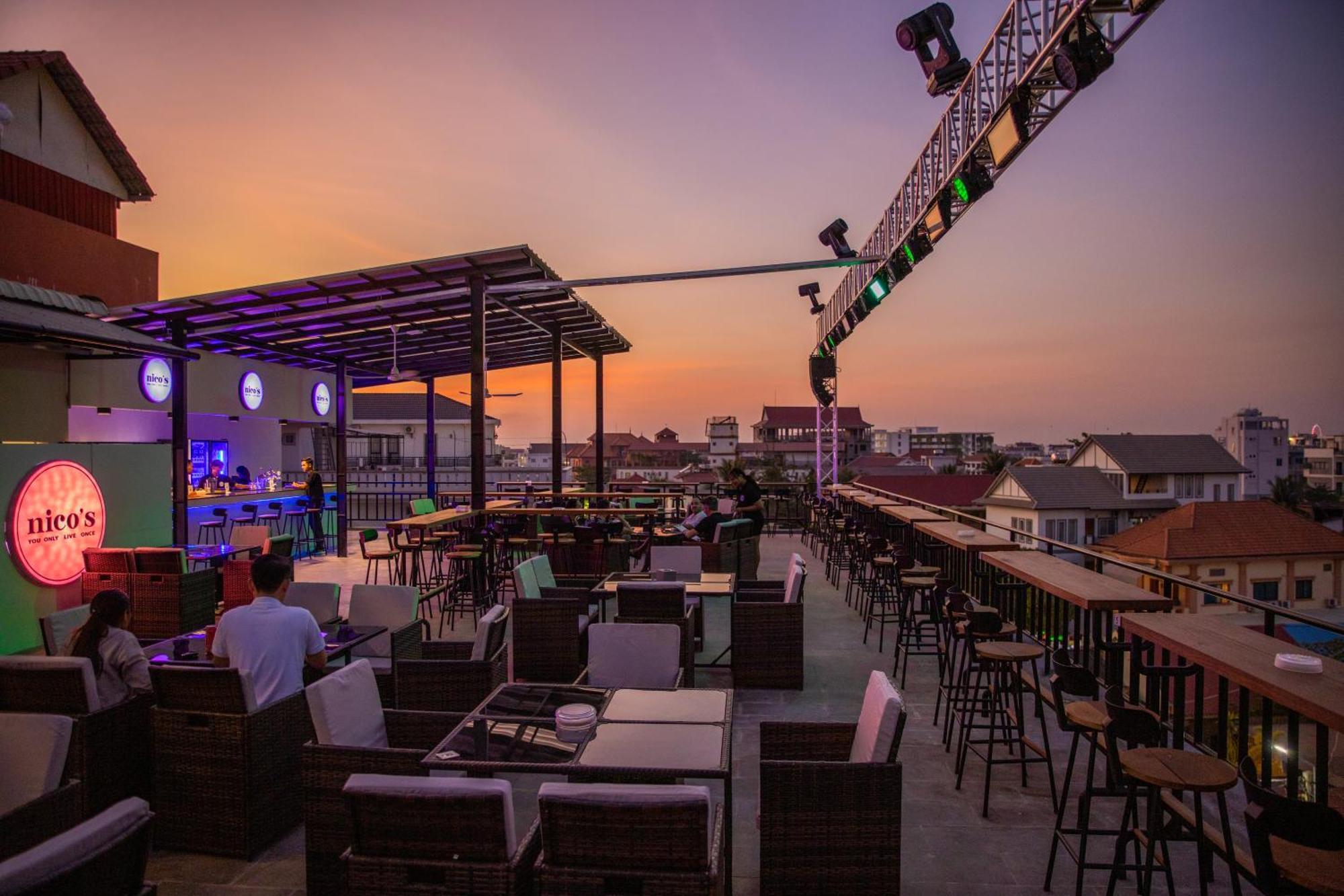 Nico's And Skybar