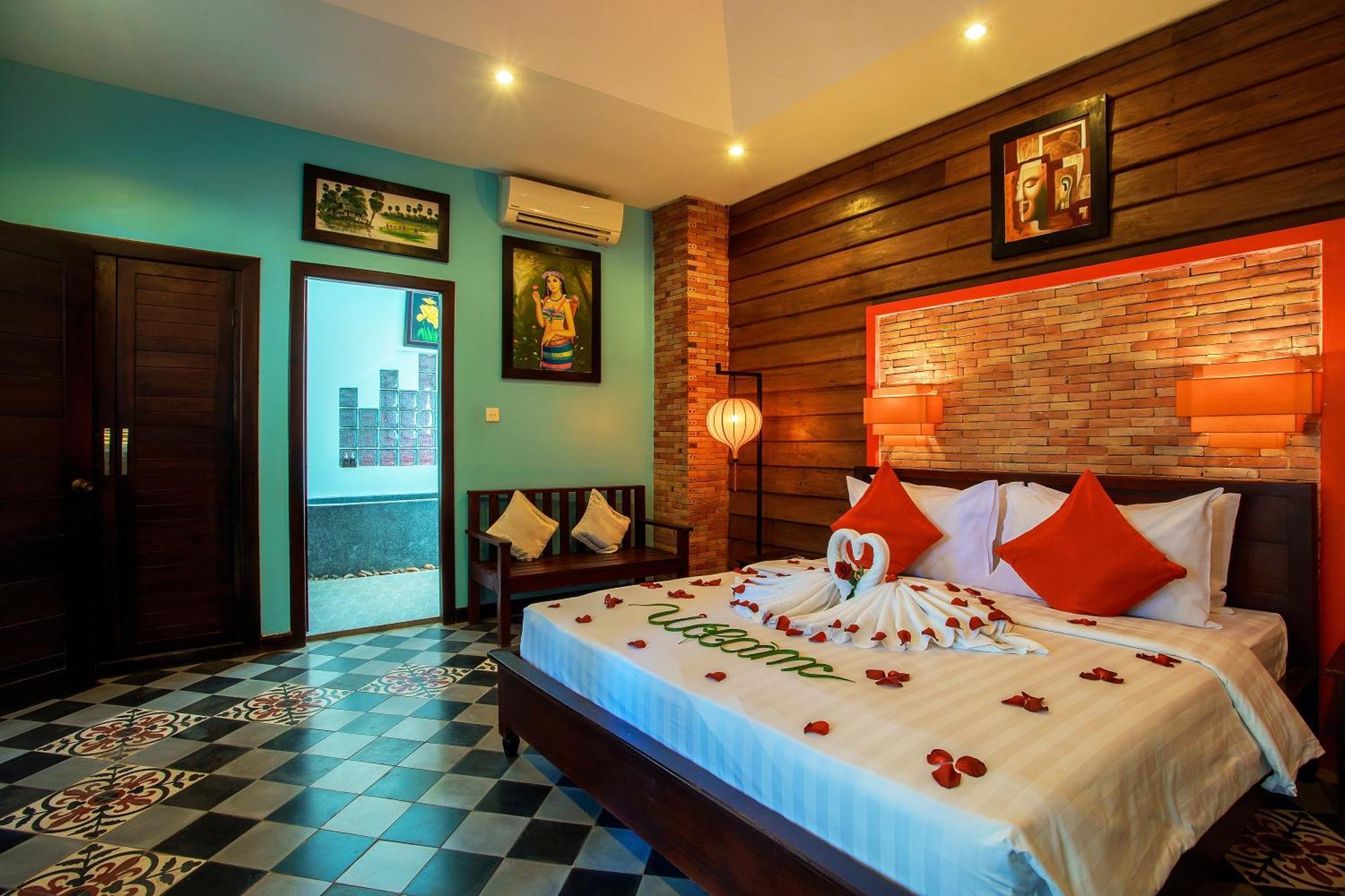 1960 Hotel 4*