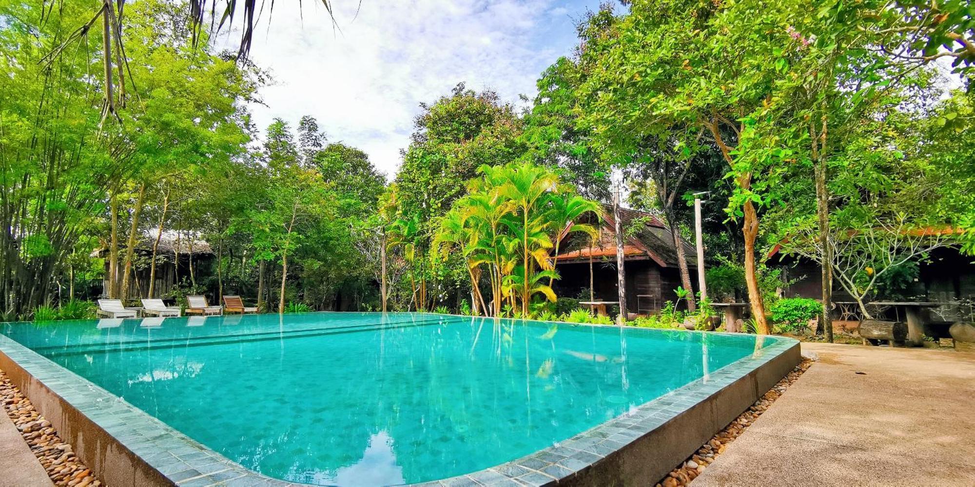 Resort Palm Village & 4*