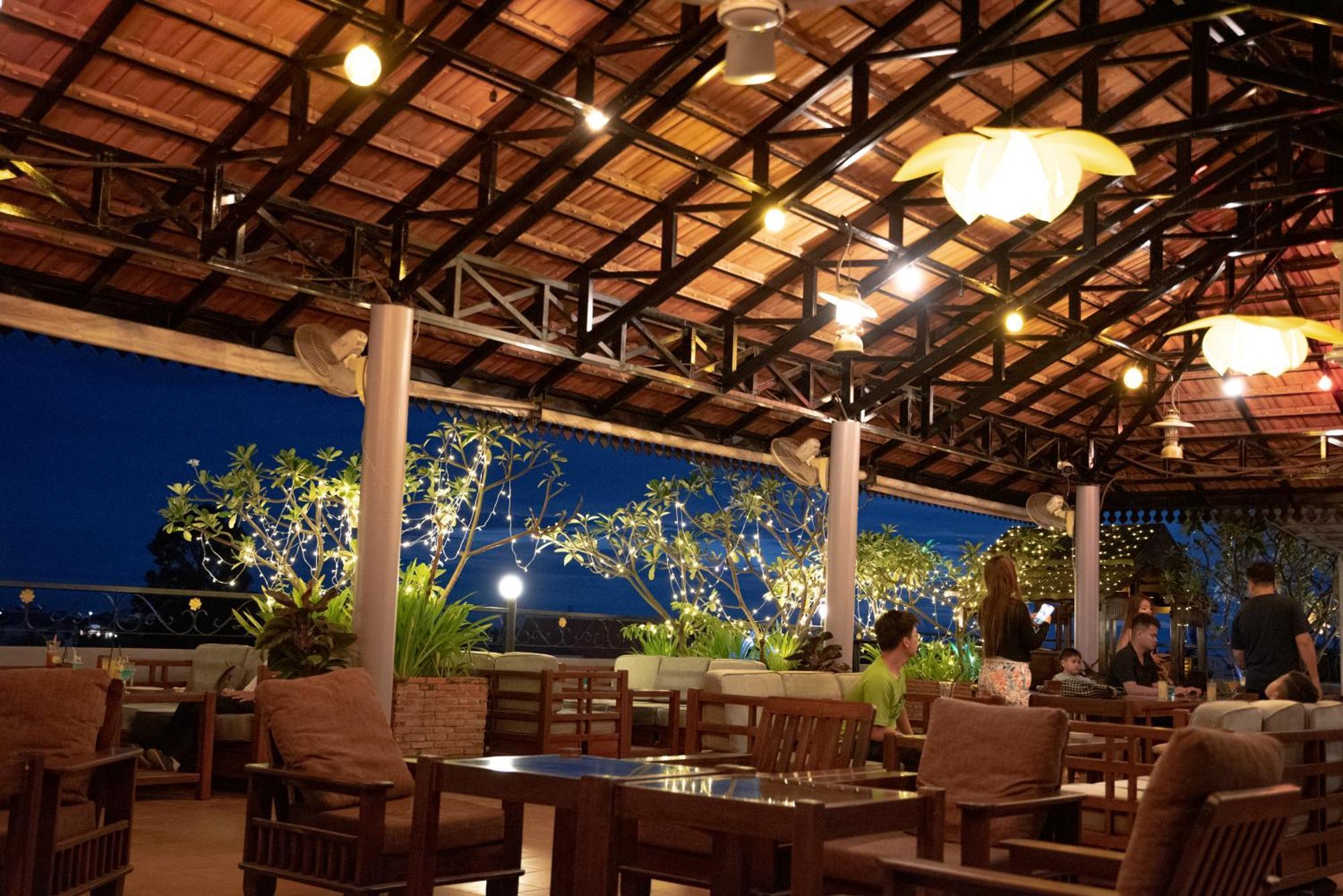 Royal Crown & Siem Reap