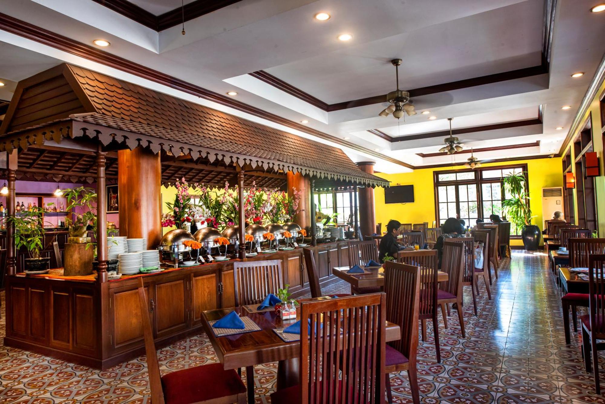 The By Royal Crown Hotel