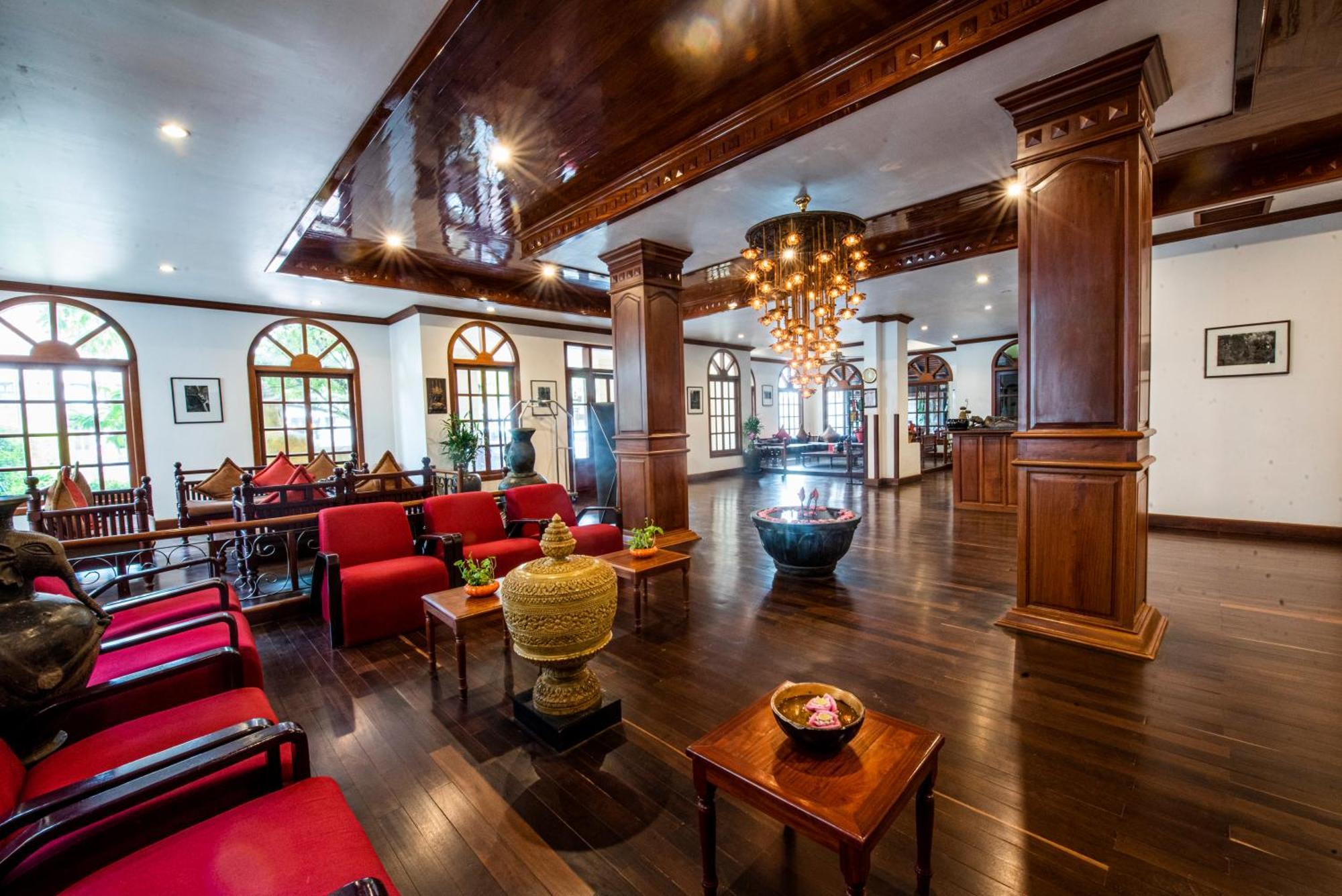 The By Royal Crown Hotel