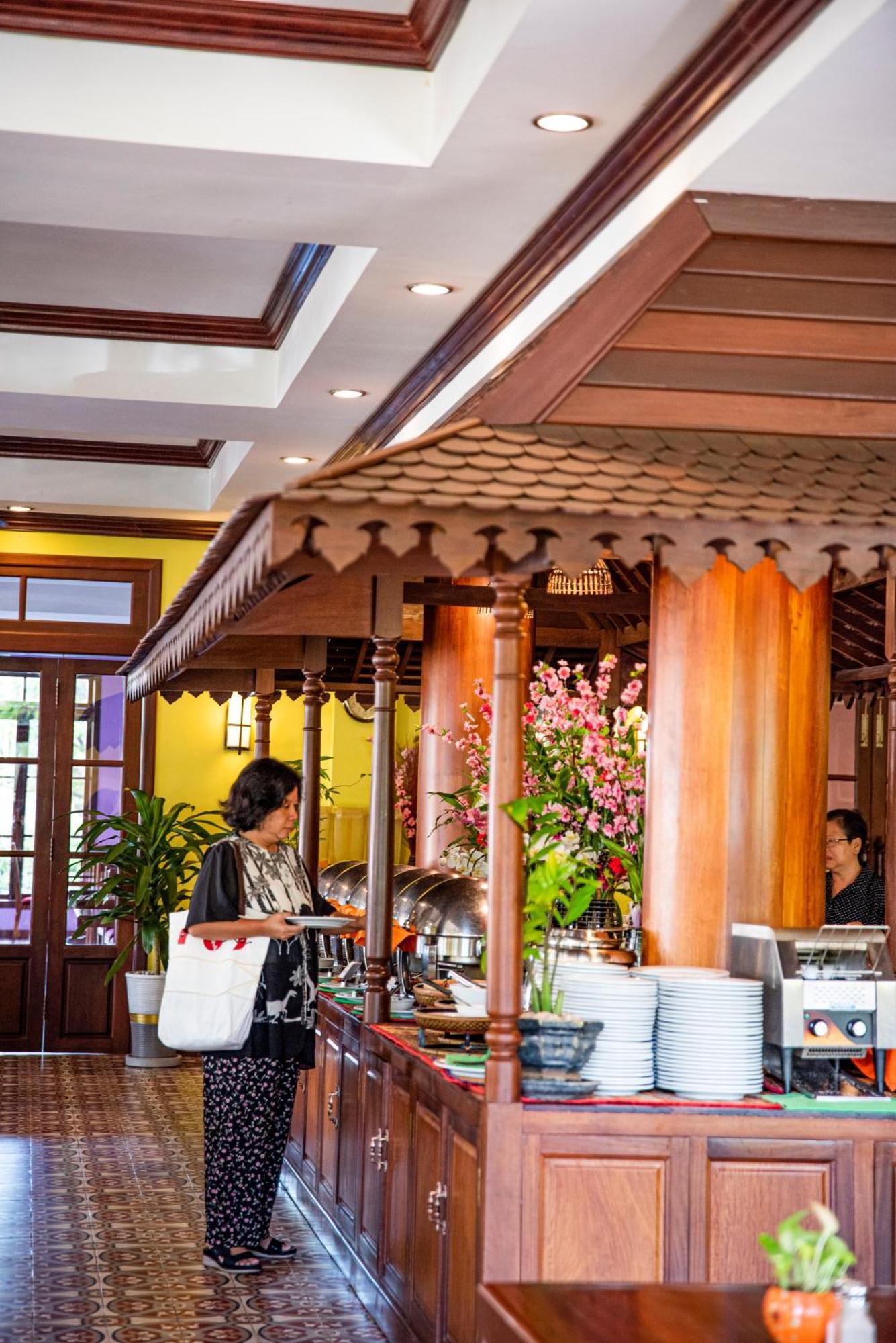 Royal Crown & Siem Reap