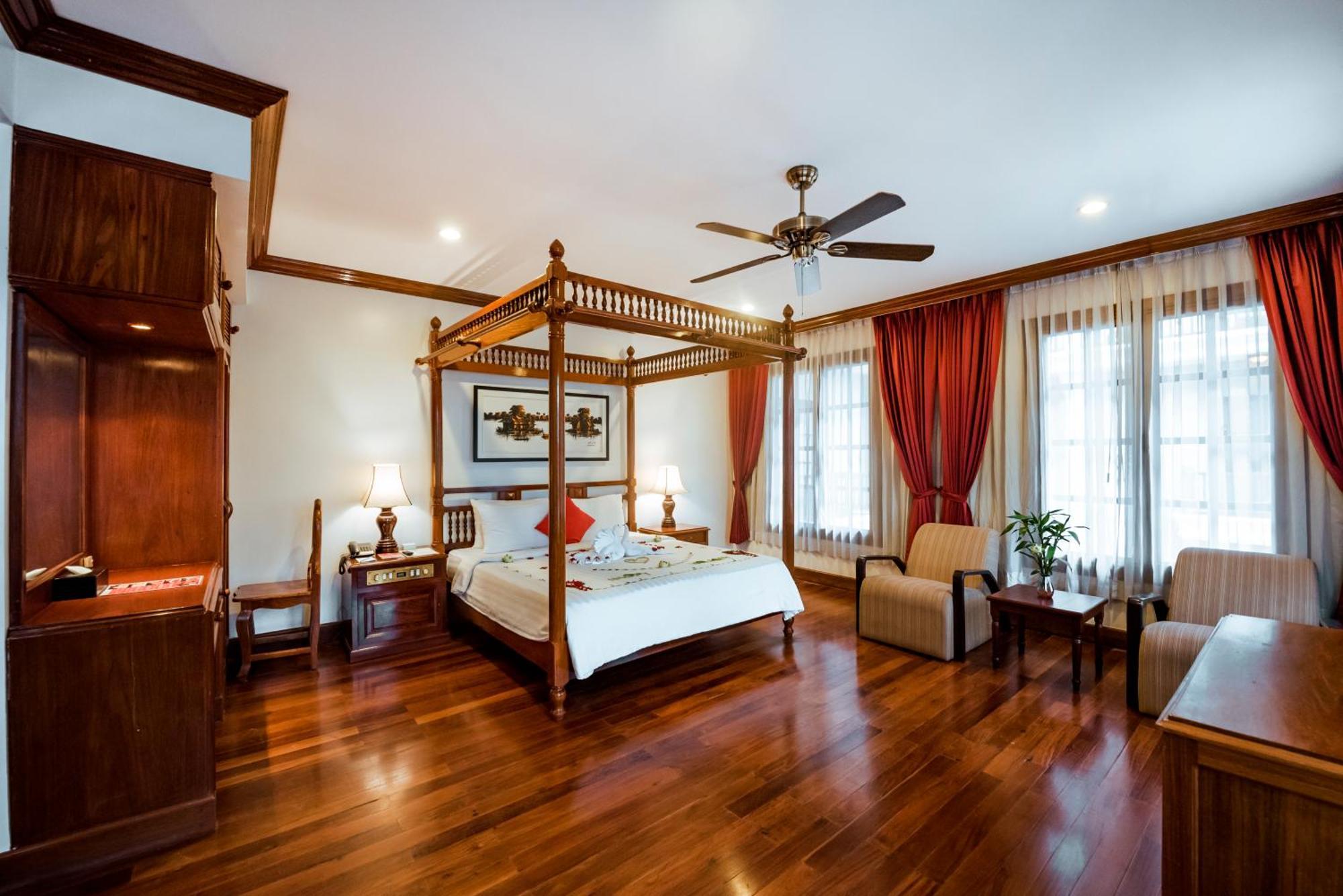Royal Crown & Siem Reap