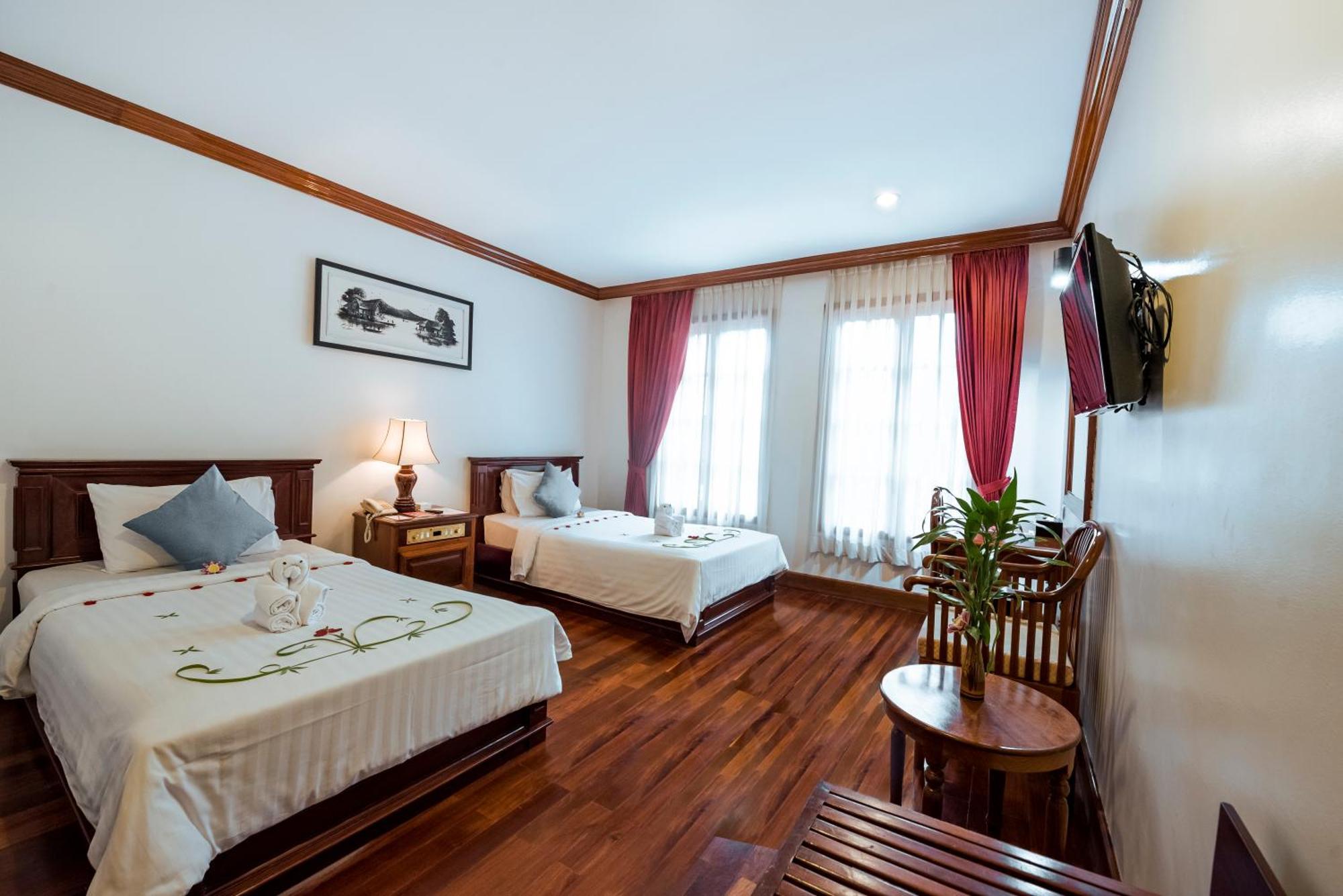 Royal Crown & Hotel