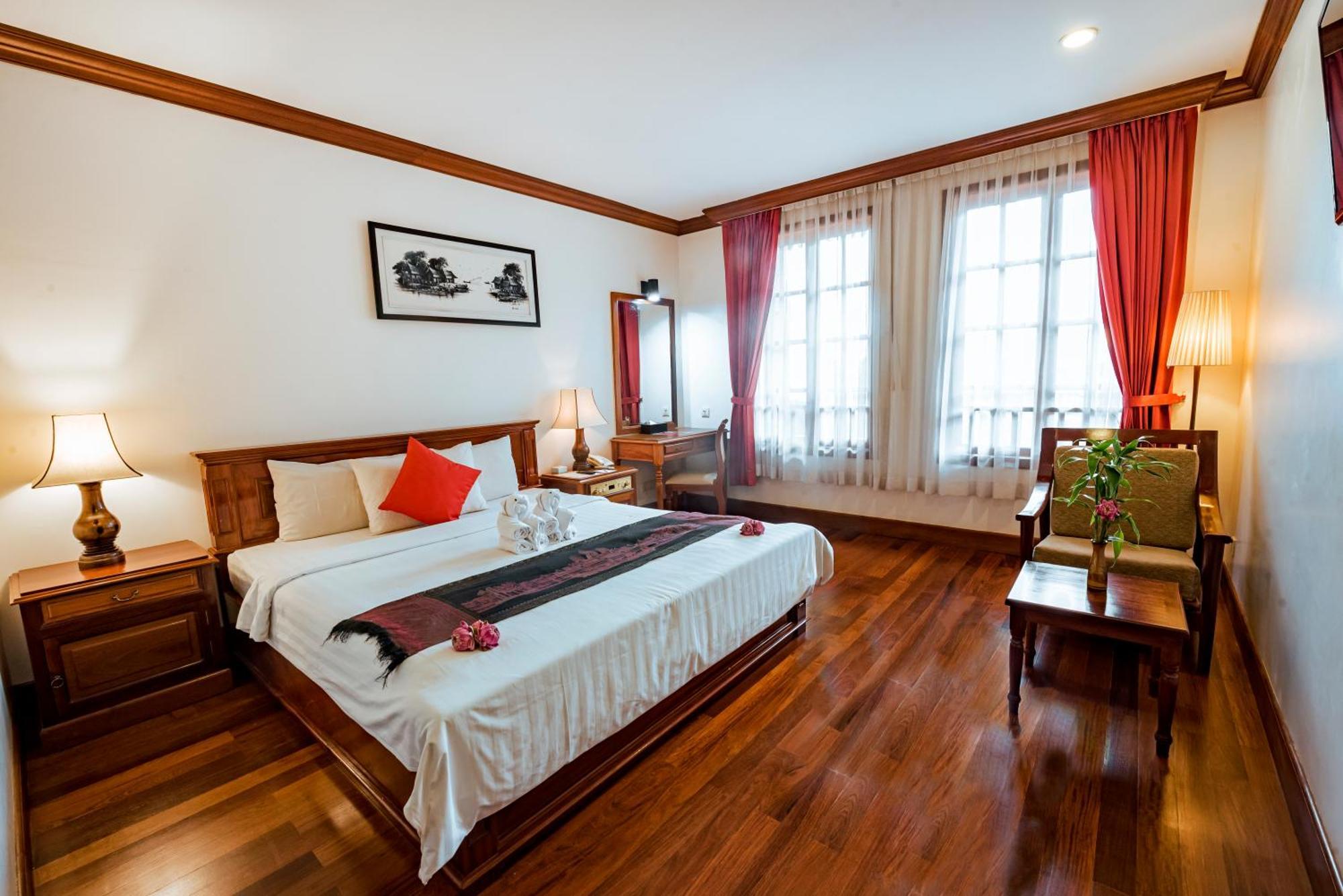 Hotel Royal Crown &