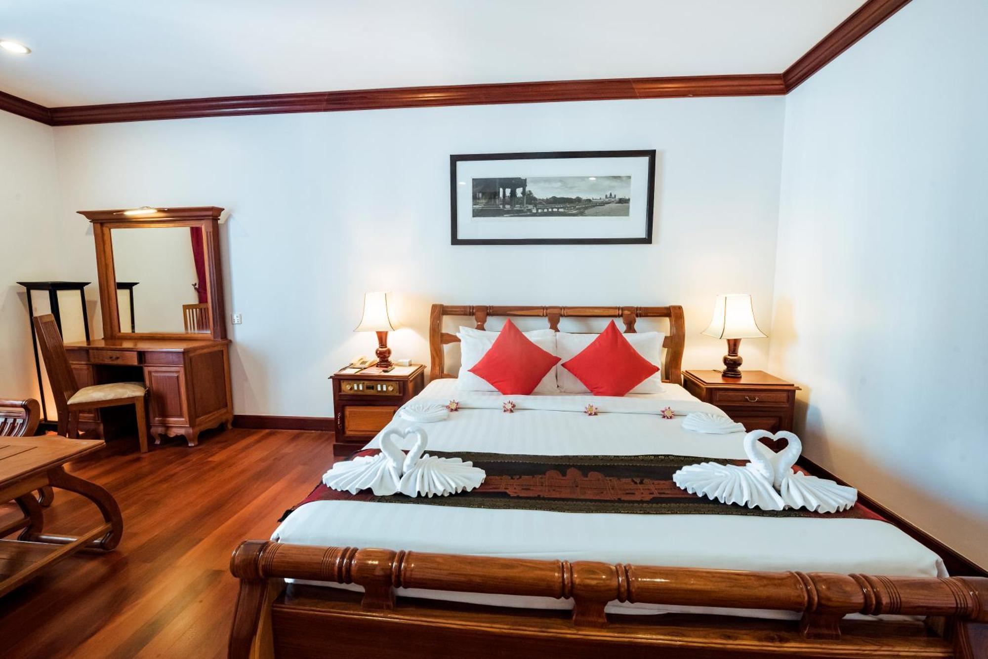 Royal Crown & Siem Reap