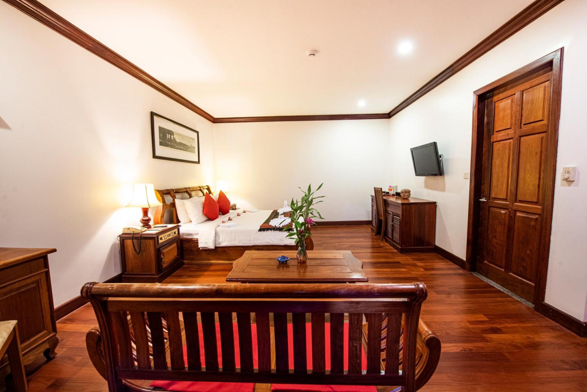 Royal Crown & Hotel 5*