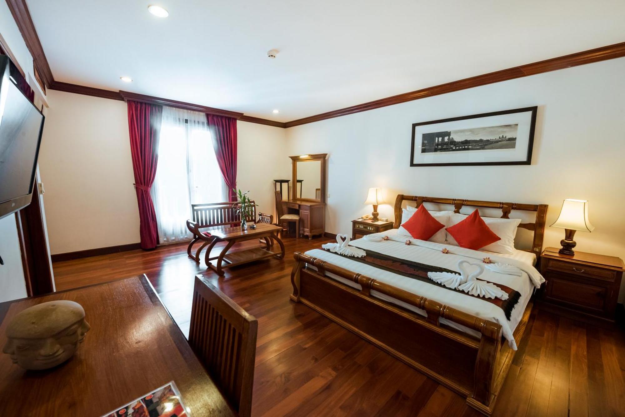 Hotel Royal Crown &