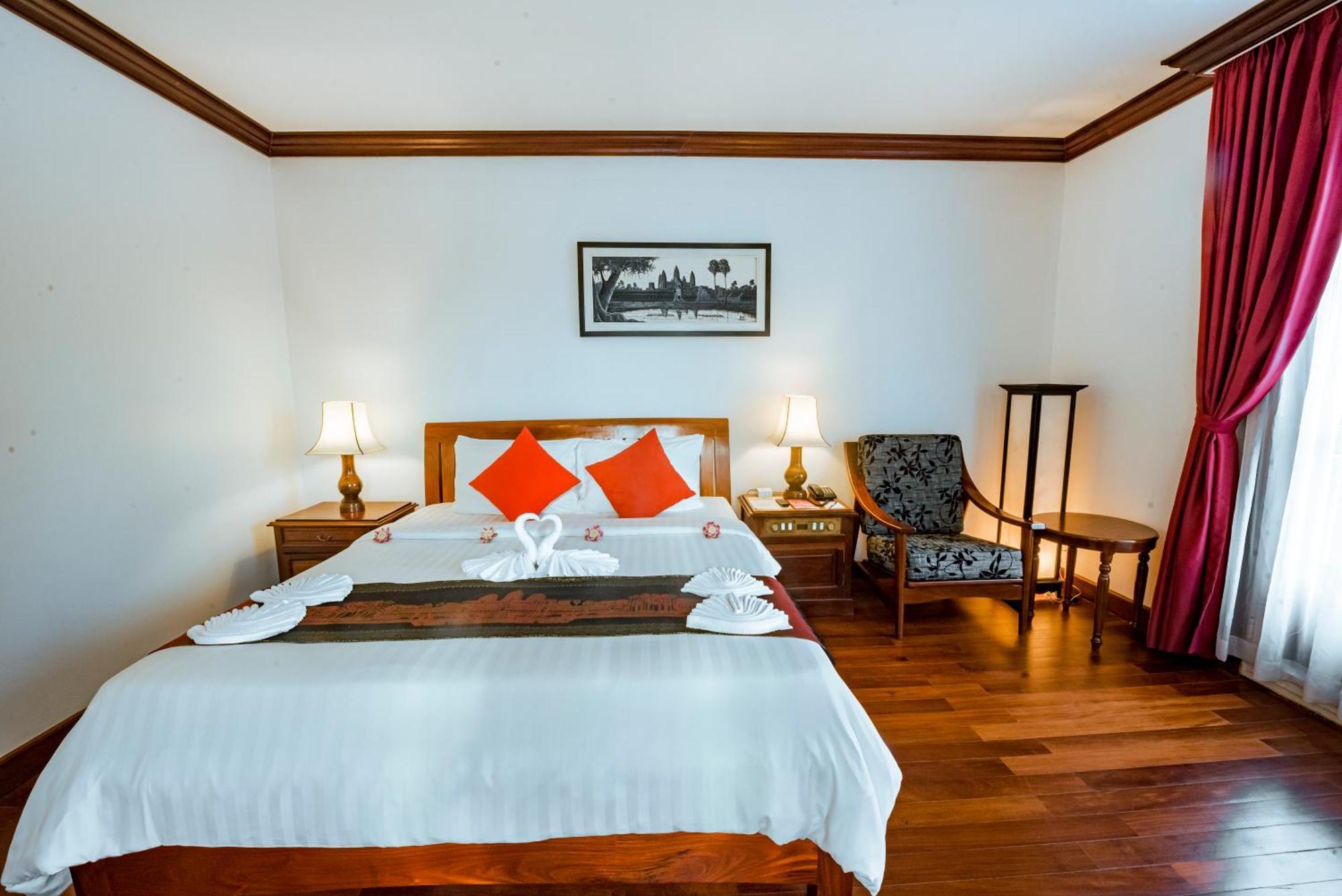 Royal Crown & Siem Reap
