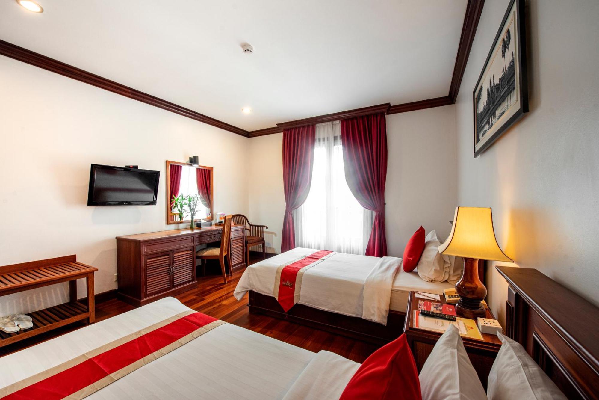 Royal Crown & Hotel