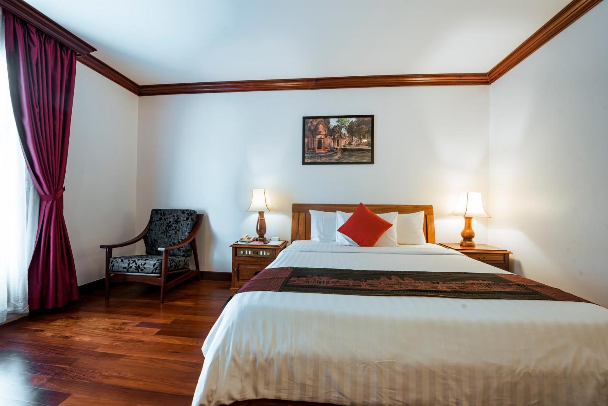 Royal Crown & Hotel